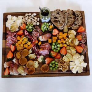 Suur pähklist lõikelaud/serveerimisalus